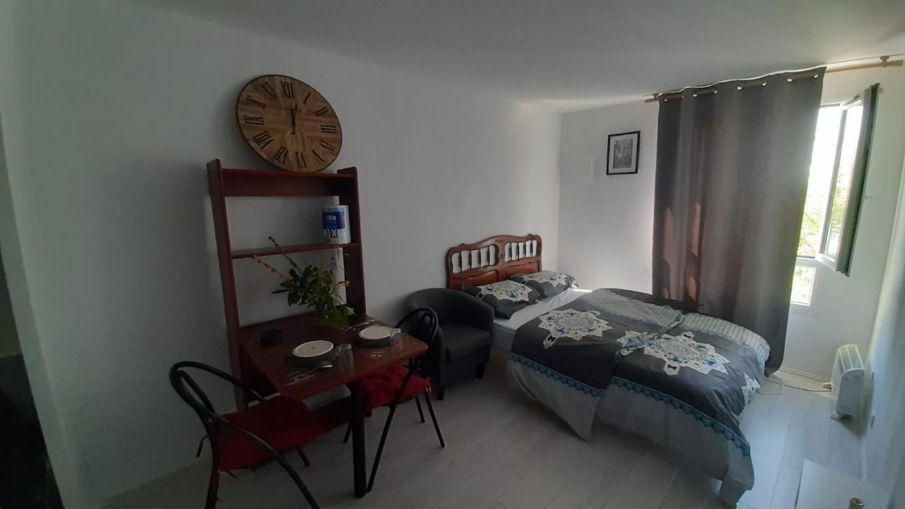 Studio Tres Propre De 18 M2 Cergy Exterior photo